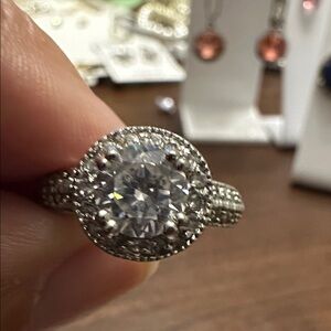 🧡 Elegant Silver Cubic Zirconia Ring 🧡